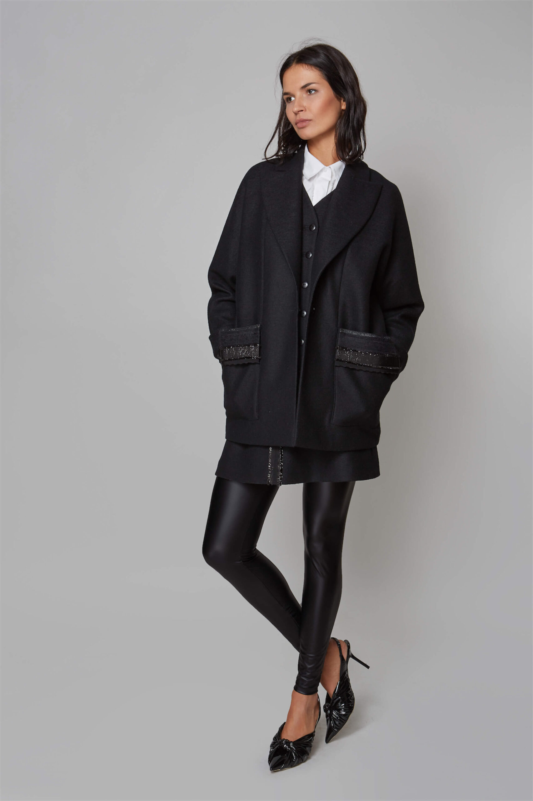 14 SITULA SHORT COAT 40 IOTA SKIRT